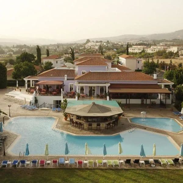 Akamanthea Holiday