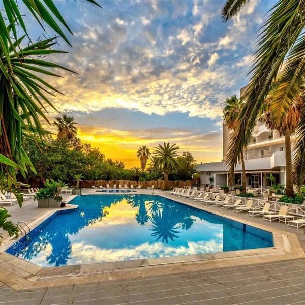 Golden Tulip President (ex Cooee Club President)