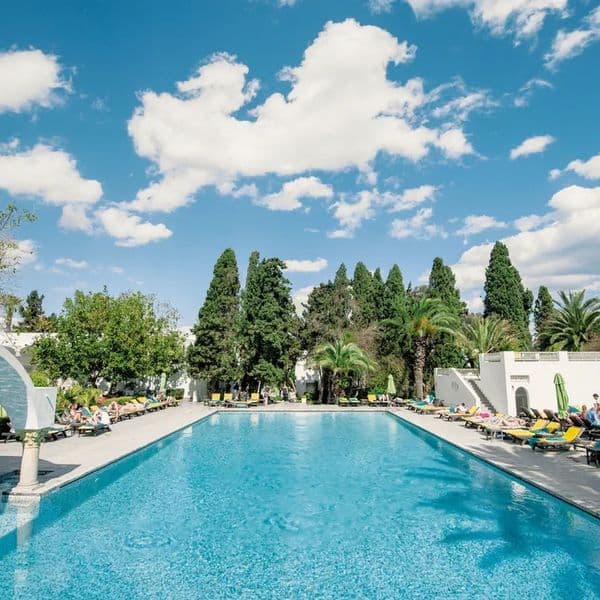 Les Orangers Beach Resort & Bungalows